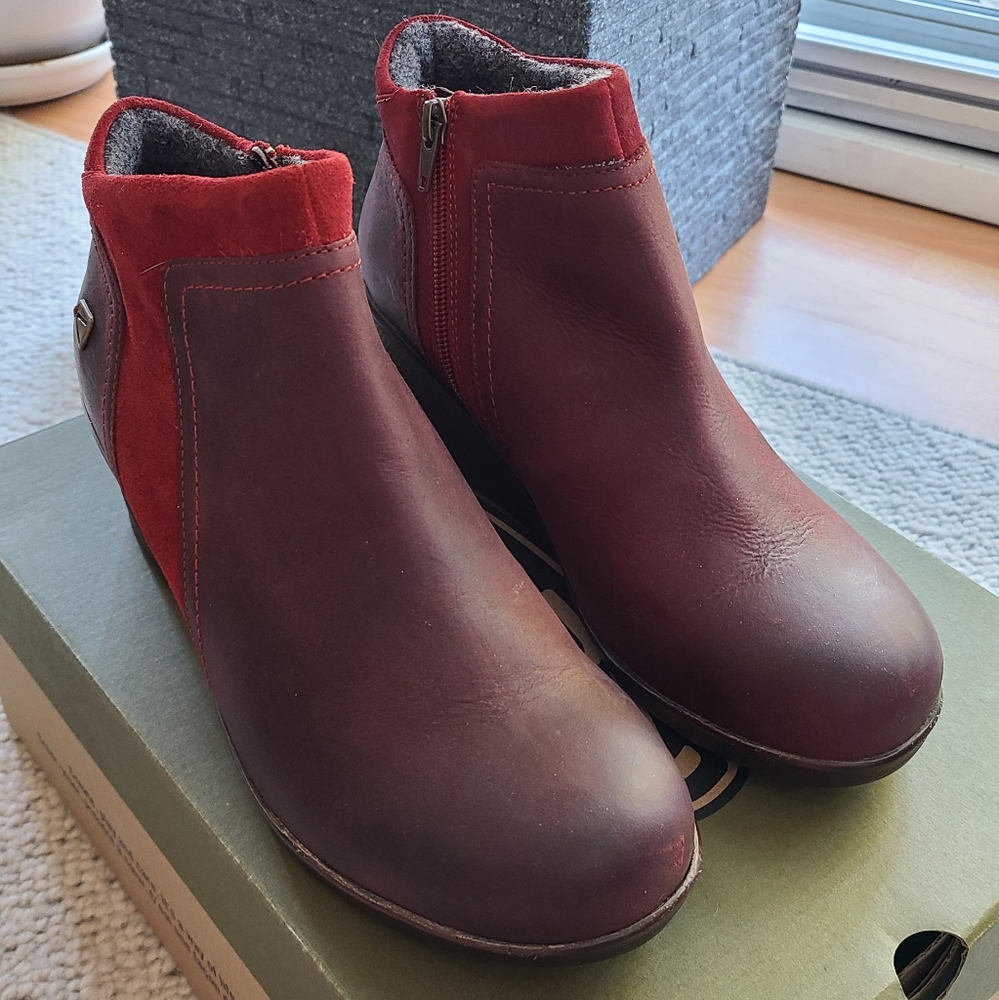 Keen Wedge Zip Boot Size 9.5 BNIB